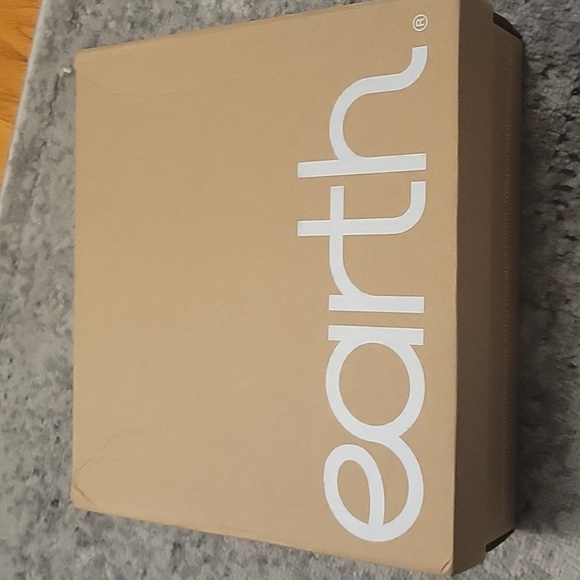 Woman's size 7.5 black booties - Picture 5 of 7